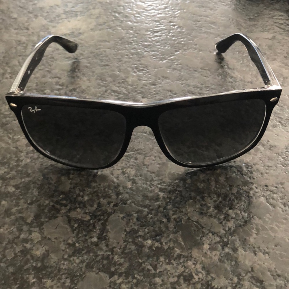 Ray Ban RB4147
